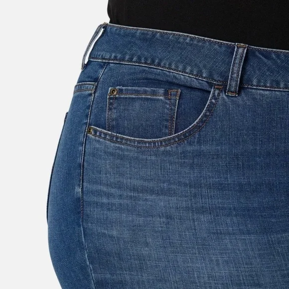 Lee Women's Plus Size Midrise Regular Fit Capri Jeans Pant 20W - Picture 8 of 14